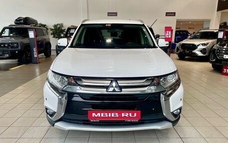 Mitsubishi Outlander III рестайлинг 3, 2018 год, 1 749 000 рублей, 2 фотография