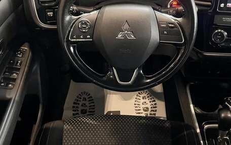 Mitsubishi Outlander III рестайлинг 3, 2018 год, 1 749 000 рублей, 11 фотография