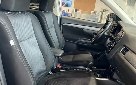 Mitsubishi Outlander III рестайлинг 3, 2018 год, 1 749 000 рублей, 14 фотография