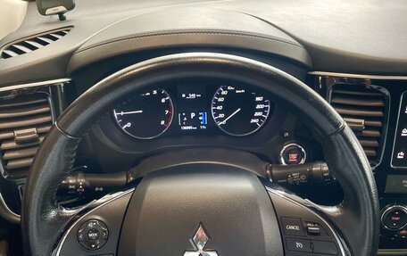 Mitsubishi Outlander III рестайлинг 3, 2018 год, 1 749 000 рублей, 10 фотография