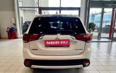 Mitsubishi Outlander III рестайлинг 3, 2018 год, 1 749 000 рублей, 6 фотография