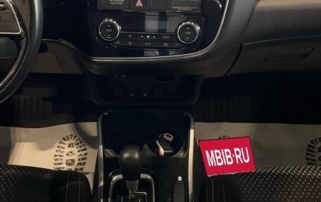 Mitsubishi Outlander III рестайлинг 3, 2018 год, 1 749 000 рублей, 12 фотография