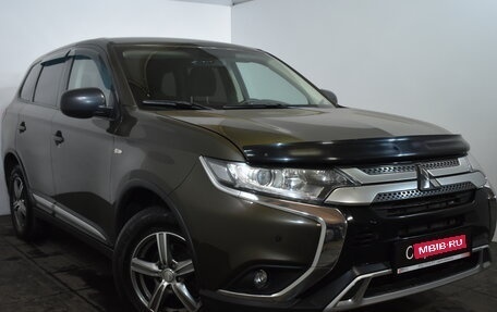Mitsubishi Outlander III рестайлинг 3, 2018 год, 1 889 000 рублей, 1 фотография