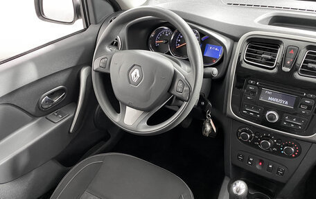 Renault Logan II, 2017 год, 699 000 рублей, 12 фотография
