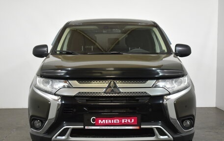 Mitsubishi Outlander III рестайлинг 3, 2018 год, 1 889 000 рублей, 2 фотография