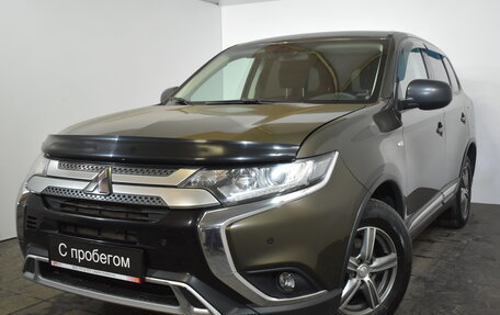 Mitsubishi Outlander III рестайлинг 3, 2018 год, 1 889 000 рублей, 3 фотография