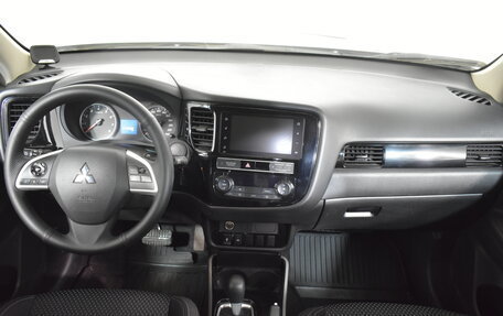 Mitsubishi Outlander III рестайлинг 3, 2018 год, 1 889 000 рублей, 7 фотография