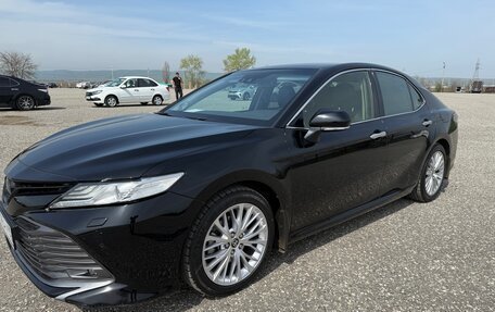 Toyota Camry, 2021 год, 3 250 000 рублей, 2 фотография