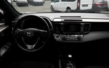 Toyota RAV4, 2018 год, 2 643 000 рублей, 10 фотография