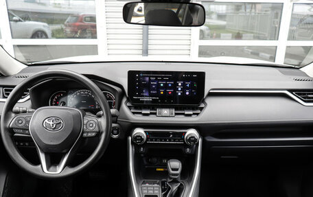 Toyota RAV4, 2024 год, 3 960 000 рублей, 6 фотография
