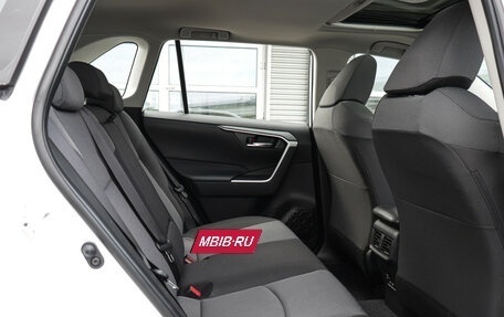 Toyota RAV4, 2024 год, 3 960 000 рублей, 7 фотография