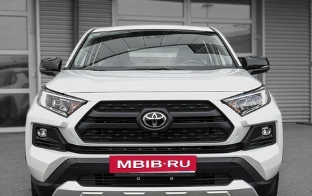 Toyota RAV4, 2024 год, 3 960 000 рублей, 2 фотография