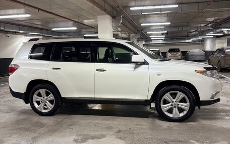 Toyota Highlander III, 2011 год, 1 600 000 рублей, 2 фотография