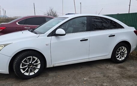 Chevrolet Cruze II, 2012 год, 700 000 рублей, 3 фотография