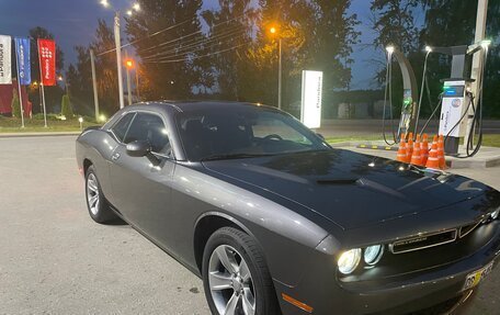 Dodge Challenger III рестайлинг 2, 2020 год, 3 700 000 рублей, 8 фотография