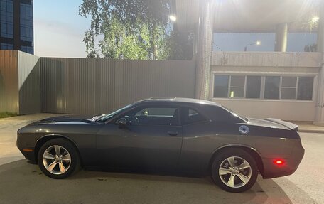 Dodge Challenger III рестайлинг 2, 2020 год, 3 700 000 рублей, 3 фотография