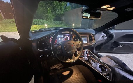 Dodge Challenger III рестайлинг 2, 2020 год, 3 700 000 рублей, 10 фотография