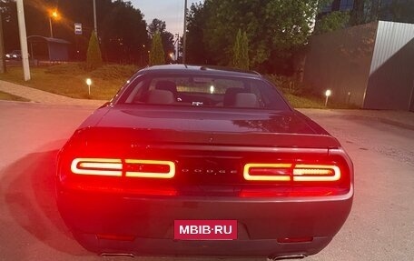 Dodge Challenger III рестайлинг 2, 2020 год, 3 700 000 рублей, 5 фотография
