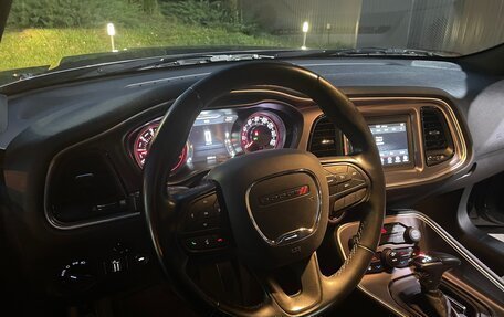 Dodge Challenger III рестайлинг 2, 2020 год, 3 700 000 рублей, 11 фотография