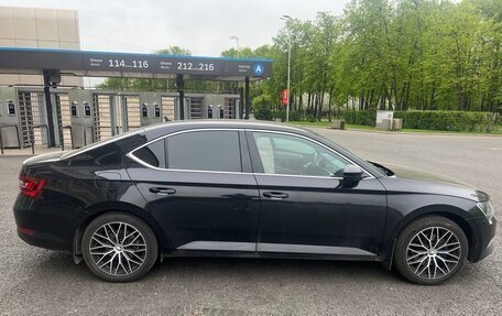 Skoda Superb III рестайлинг, 2017 год, 1 750 000 рублей, 6 фотография