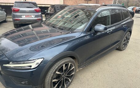 Volvo V60 Cross Country II, 2021 год, 4 000 000 рублей, 4 фотография