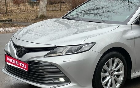 Toyota Camry, 2019 год, 2 450 000 рублей, 4 фотография