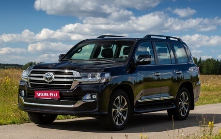 Toyota Land Cruiser 200, 2020 год, 9 180 000 рублей, 1 фотография