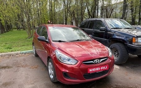 Hyundai Solaris II рестайлинг, 2012 год, 1 100 000 рублей, 2 фотография