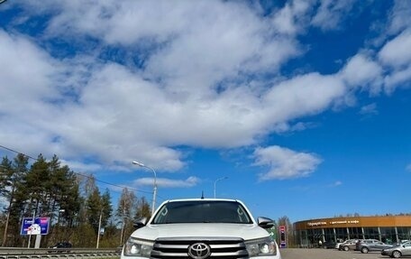Toyota Hilux VIII, 2016 год, 3 700 000 рублей, 2 фотография