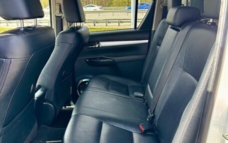 Toyota Hilux VIII, 2016 год, 3 700 000 рублей, 18 фотография