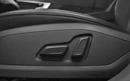 Audi A4, 2017 год, 1 925 000 рублей, 9 фотография
