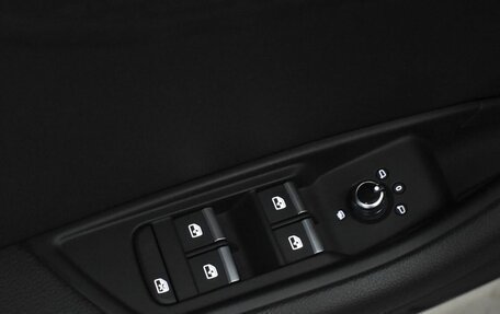 Audi A4, 2017 год, 1 925 000 рублей, 14 фотография