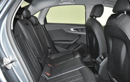 Audi A4, 2017 год, 1 925 000 рублей, 16 фотография