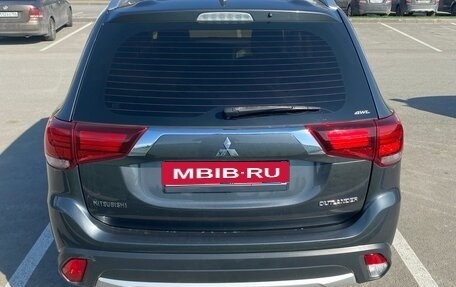 Mitsubishi Outlander III рестайлинг 3, 2018 год, 2 100 000 рублей, 4 фотография