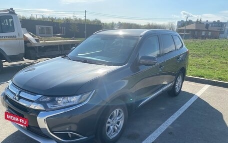 Mitsubishi Outlander III рестайлинг 3, 2018 год, 2 100 000 рублей, 2 фотография