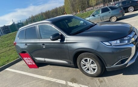 Mitsubishi Outlander III рестайлинг 3, 2018 год, 2 100 000 рублей, 3 фотография