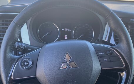 Mitsubishi Outlander III рестайлинг 3, 2018 год, 2 100 000 рублей, 6 фотография