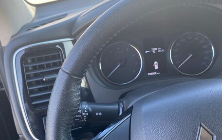Mitsubishi Outlander III рестайлинг 3, 2018 год, 2 100 000 рублей, 7 фотография