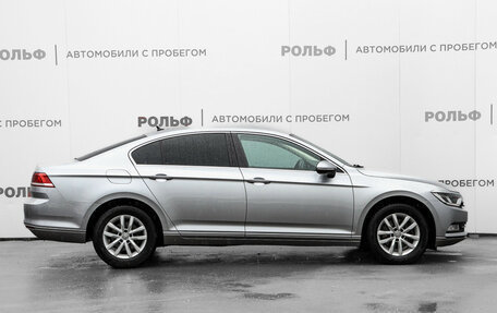 Volkswagen Passat B8 рестайлинг, 2018 год, 1 970 000 рублей, 4 фотография
