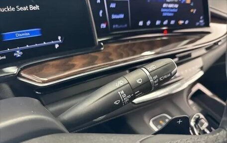 Cadillac Escalade V, 2023 год, 9 850 000 рублей, 21 фотография