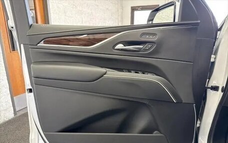 Cadillac Escalade V, 2023 год, 9 850 000 рублей, 34 фотография