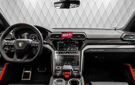 Lamborghini Urus I, 2024 год, 39 990 000 рублей, 13 фотография