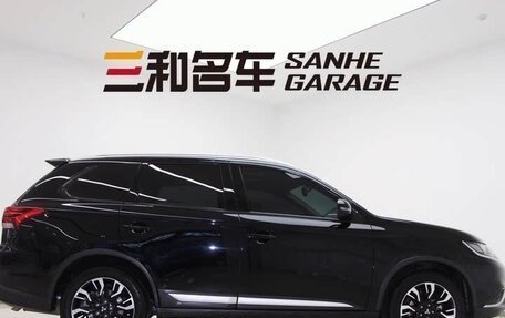 Mitsubishi Outlander III рестайлинг 3, 2021 год, 1 900 000 рублей, 5 фотография