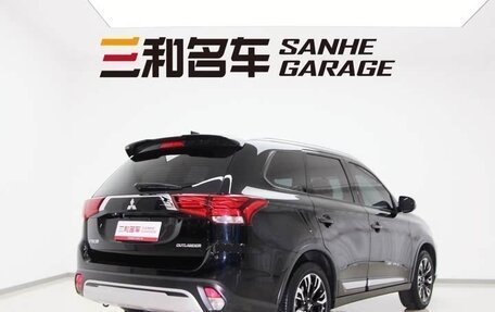 Mitsubishi Outlander III рестайлинг 3, 2021 год, 1 900 000 рублей, 7 фотография