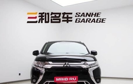 Mitsubishi Outlander III рестайлинг 3, 2021 год, 1 900 000 рублей, 3 фотография