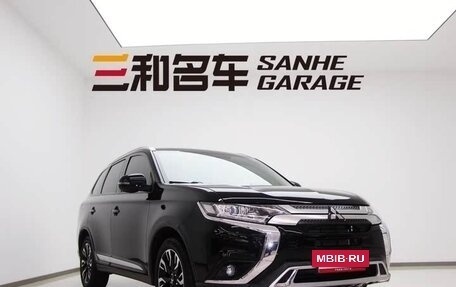 Mitsubishi Outlander III рестайлинг 3, 2021 год, 1 900 000 рублей, 2 фотография