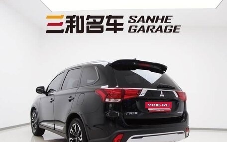 Mitsubishi Outlander III рестайлинг 3, 2021 год, 1 900 000 рублей, 6 фотография