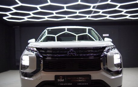 Mitsubishi Outlander, 2023 год, 4 500 000 рублей, 4 фотография