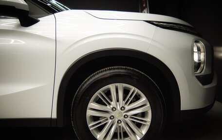 Mitsubishi Outlander, 2023 год, 4 500 000 рублей, 6 фотография