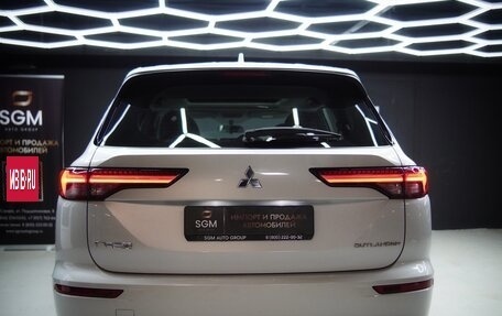 Mitsubishi Outlander, 2023 год, 4 500 000 рублей, 3 фотография